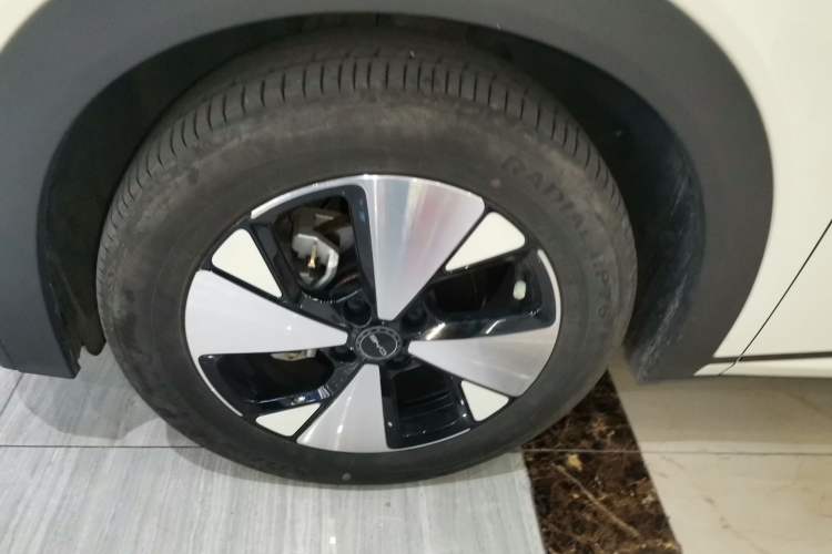 Used BYD Dolphin 2023 420 km Fashion Edition Left Front Wheel Hub
