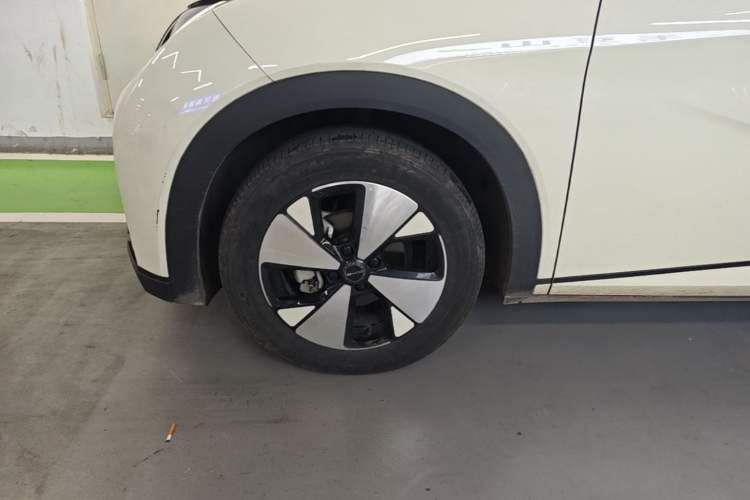 Used BYD Dolphin 2023 420 km Fashion Edition Left Front Wheel Hub