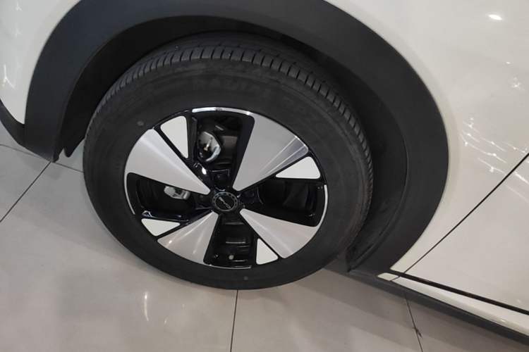 Used BYD Dolphin 2023 420 km Fashion Edition Left Front Wheel Hub