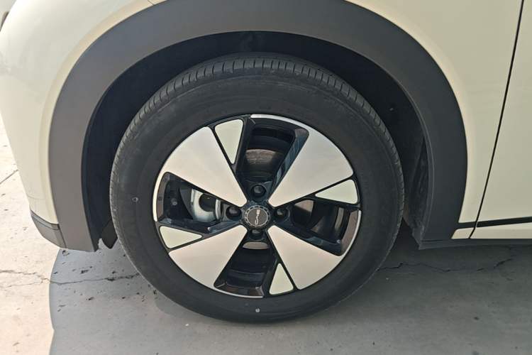 Used BYD Dolphin 2023 420 km Fashion Edition Left Front Wheel Hub