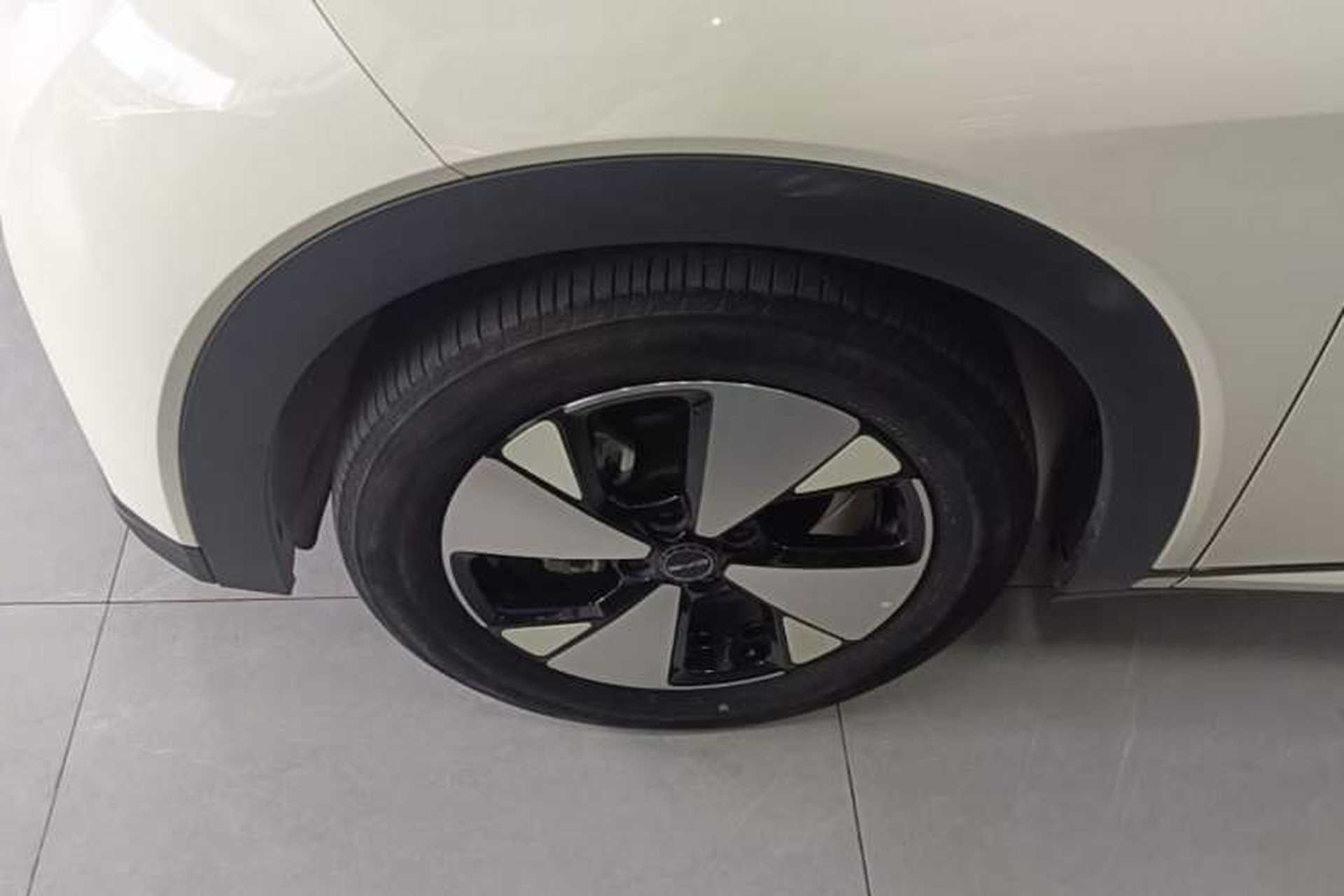 Used BYD Dolphin 2023 420 km Fashion Edition Left Front Wheel Hub