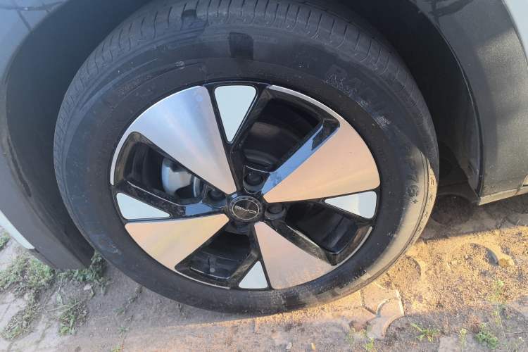 Used BYD Dolphin 2023 420 km Fashion Edition Left Front Wheel Hub