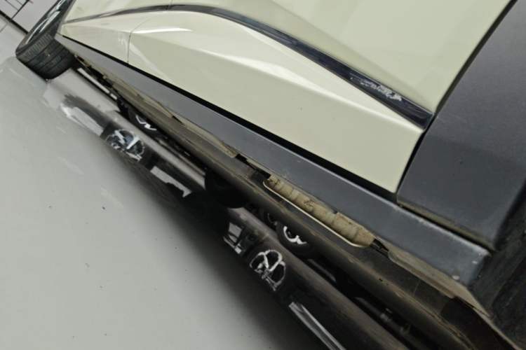 Used BYD Dolphin 2023 420 km Fashion Edition Left Side Sill