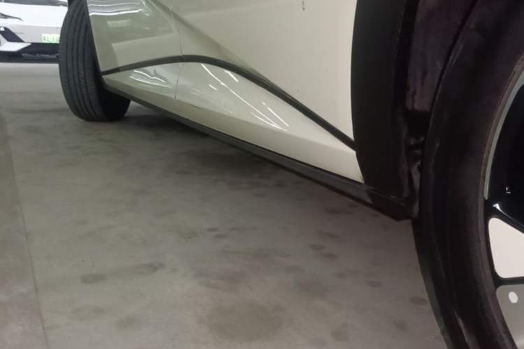 Used BYD Dolphin 2023 420 km Free Version Left Side Sill