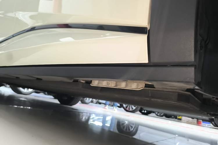 Used BYD Dolphin 2023 420 km Fashion Edition Left Side Sill