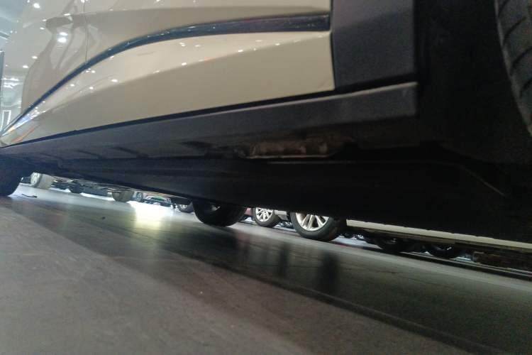 Used BYD Dolphin 2023 420 km Fashion Edition Left Side Sill