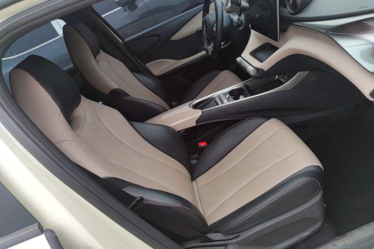 Used BYD Dolphin 2023 420 km Free Version Right Front Seat