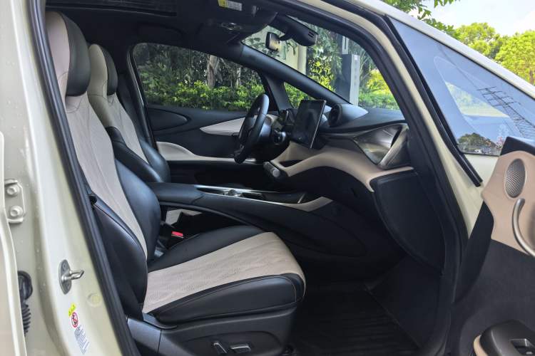 Used BYD Dolphin 2023 420 km Fashion Edition Right Front Seat