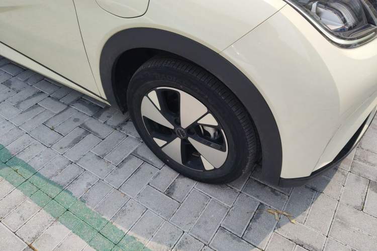 Used BYD Dolphin 2023 420 km Fashion Edition Right Front Wheel Hub