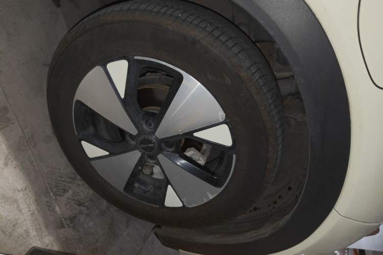 Used BYD Dolphin 2023 420 km Fashion Edition Right Front Wheel Hub