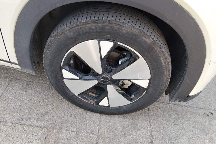 Used BYD Dolphin 2023 420 km Fashion Edition Right Front Wheel Hub