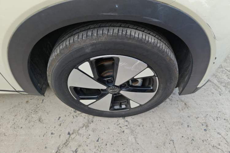 Used BYD Dolphin 2023 420 km Fashion Edition Right Front Wheel Hub