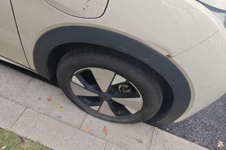 Used BYD Dolphin 2023 420 km Fashion Edition Right Front Wheel Hub