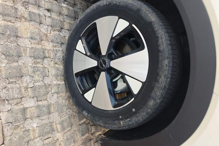 Used BYD Dolphin 2023 420 km Fashion Edition Right Front Wheel Hub