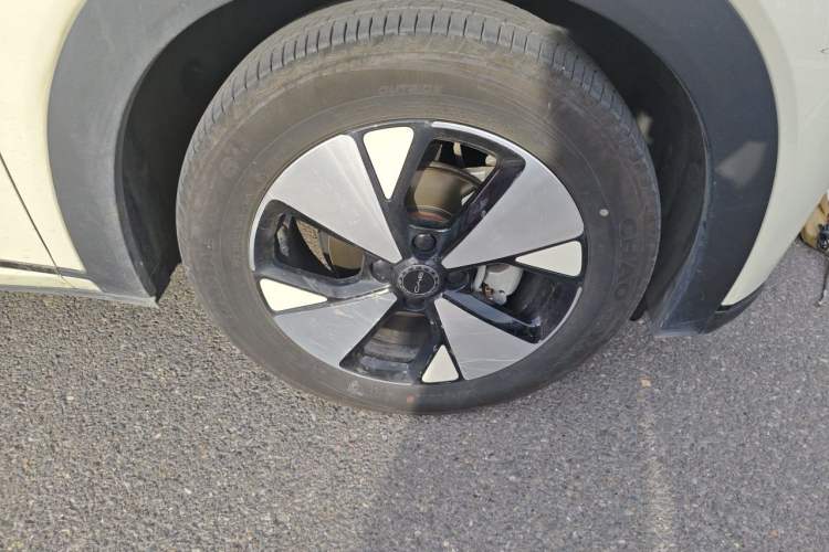 Used BYD Dolphin 2023 420 km Fashion Edition Right Front Wheel Hub