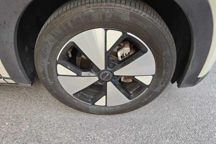 Used BYD Dolphin 2023 420 km Fashion Edition Right Front Wheel Hub