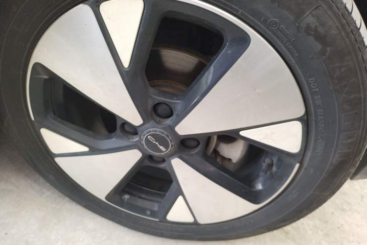 Used BYD Dolphin 2023 420 km Free Version Right Front Wheel Hub