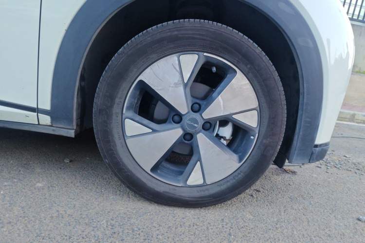 Used BYD Dolphin 2023 420 km Free Version Right Front Wheel Hub