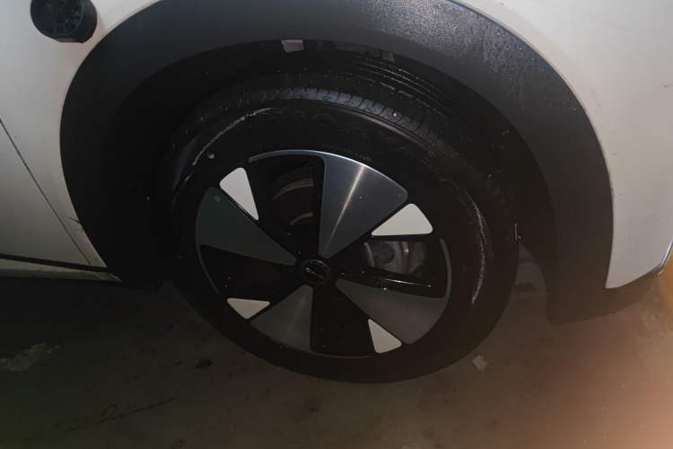 Used BYD Dolphin 2023 420 km Fashion Edition Right Front Wheel Hub