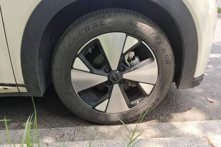 Used BYD Dolphin 2023 420 km Fashion Edition Right Front Wheel Hub