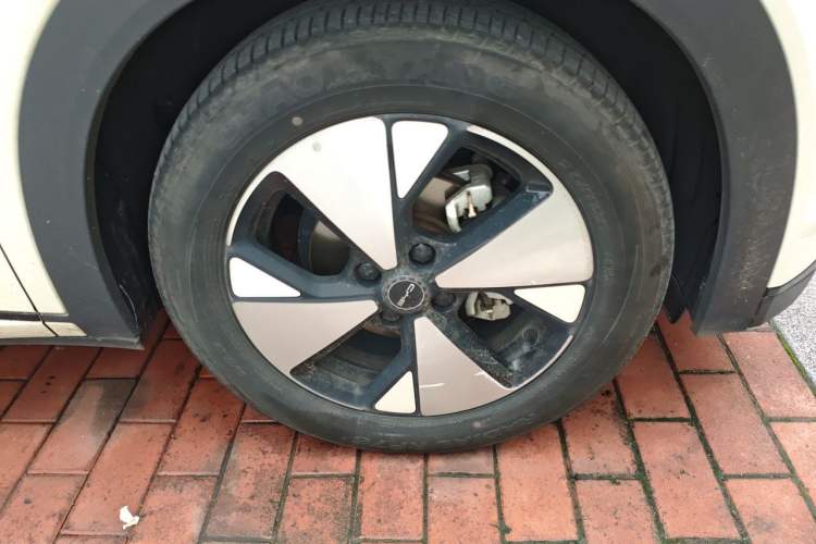 Used BYD Dolphin 2023 420 km Fashion Edition Right Front Wheel Hub
