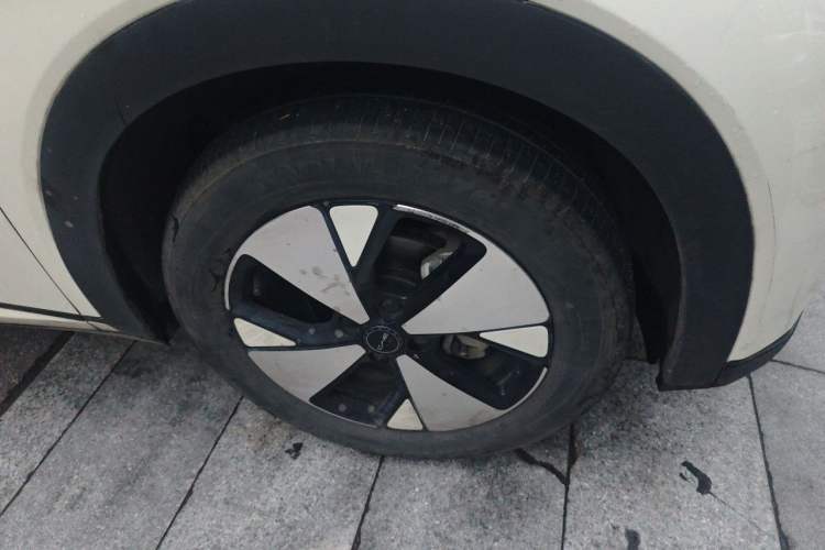 Used BYD Dolphin 2023 420 km Fashion Edition Right Front Wheel Hub