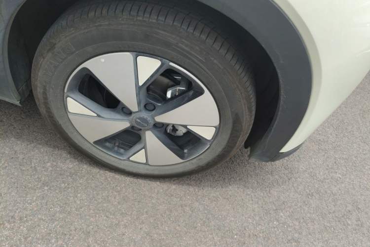 Used BYD Dolphin 2023 420 km Fashion Edition Right Front Wheel Hub
