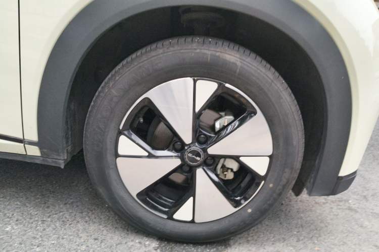 Used BYD Dolphin 2023 420 km Fashion Edition Right Front Wheel Hub