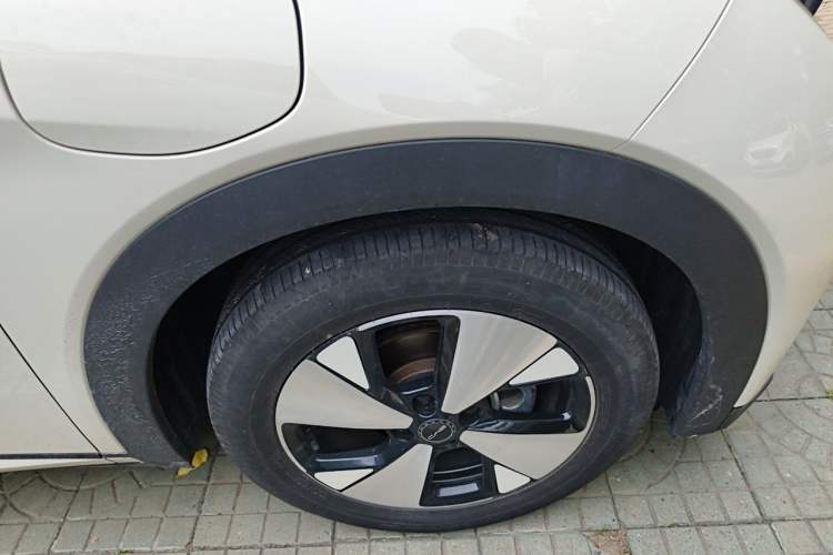 Used BYD Dolphin 2023 420 km Fashion Edition Right Front Wheel Hub