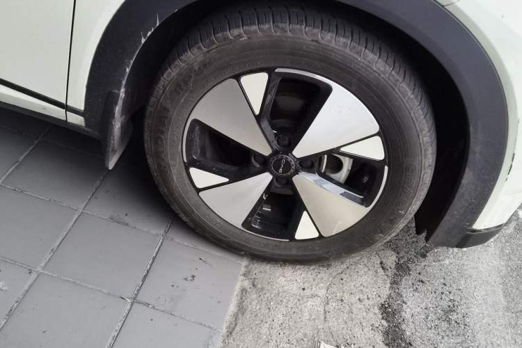 Used BYD Dolphin 2023 420 km Fashion Edition Right Front Wheel Hub