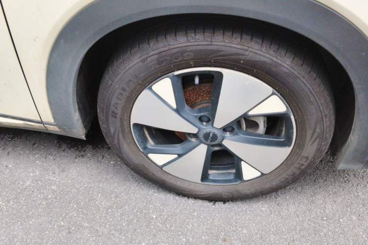 Used BYD Dolphin 2023 420 km Fashion Edition Right Front Wheel Hub