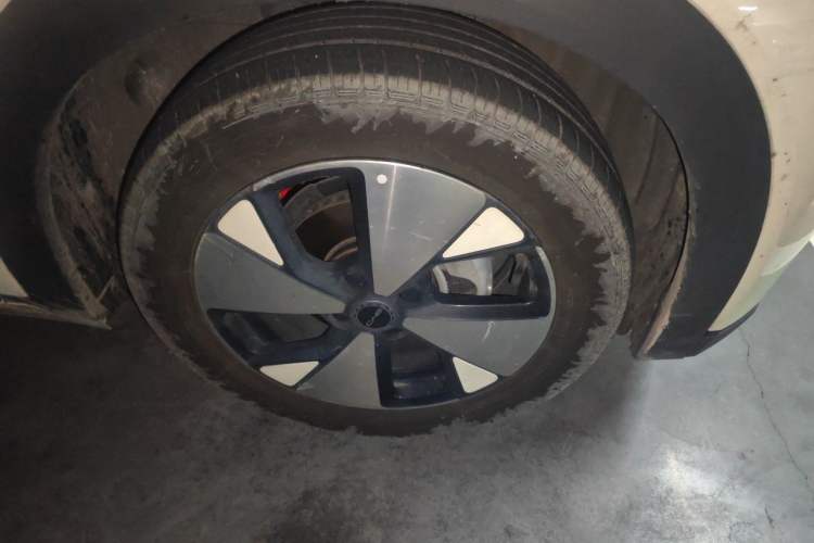 Used BYD Dolphin 2023 420 km Fashion Edition Right Front Wheel Hub