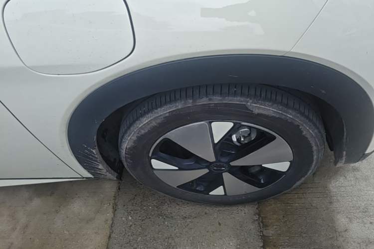 Used BYD Dolphin 2023 420 km Fashion Edition Right Front Wheel Hub