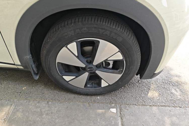 Used BYD Dolphin 2023 420 km Fashion Edition Right Front Wheel Hub