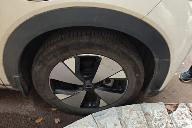 Used BYD Dolphin 2023 420 km Fashion Edition Right Front Wheel Hub