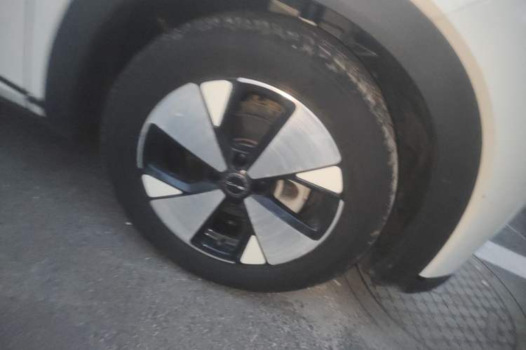 Used BYD Dolphin 2023 420 km Free Version Right Front Wheel Hub