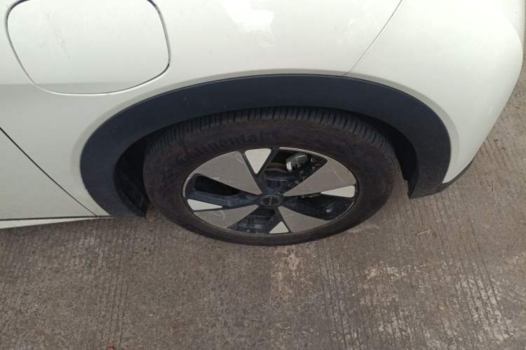 Used BYD Dolphin 2023 420 km Fashion Edition Right Front Wheel Hub