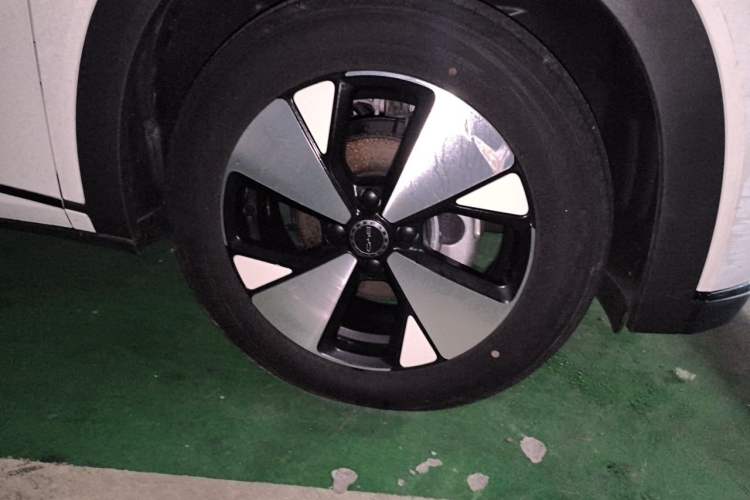 Used BYD Dolphin 2023 420 km Fashion Edition Right Front Wheel Hub