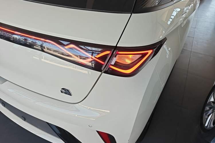 Used BYD Dolphin 2023 420 km Fashion Edition Right Rear Taillight