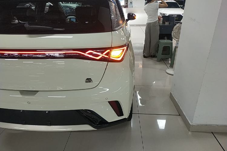 Used BYD Dolphin 2023 420 km Fashion Edition Right Rear Taillight