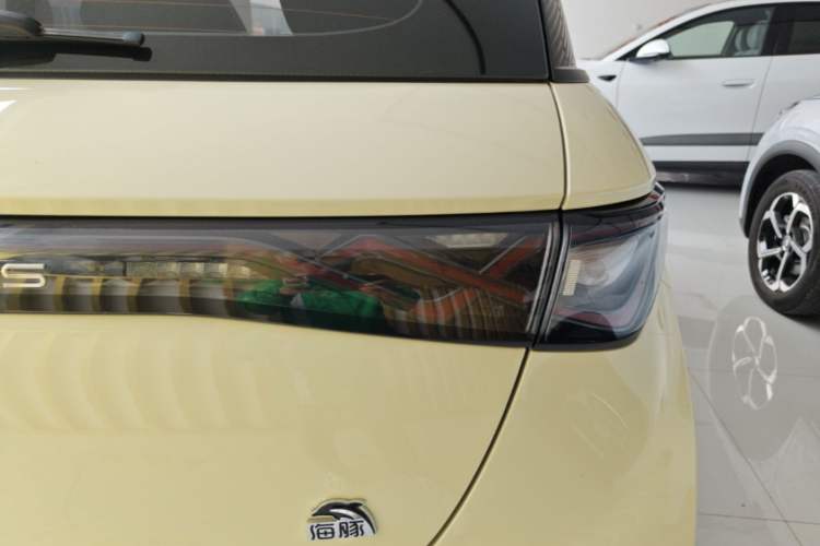 Used BYD Dolphin 2023 420 km Fashion Edition Right Rear Taillight
