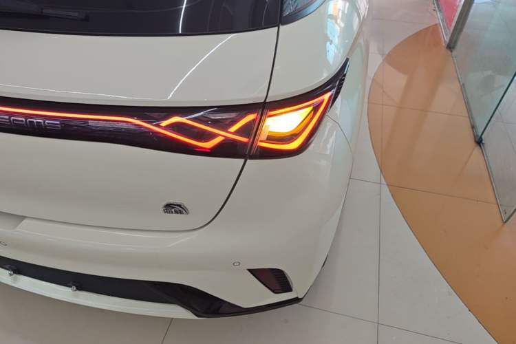 Used BYD Dolphin 2023 420 km Fashion Edition Right Rear Taillight