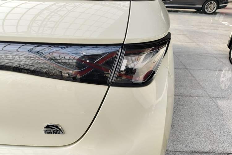 Used BYD Dolphin 2023 420 km Fashion Edition Right Rear Taillight