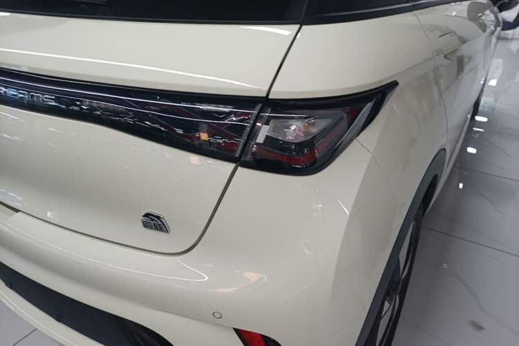 Used BYD Dolphin 2023 420 km Fashion Edition Right Rear Taillight