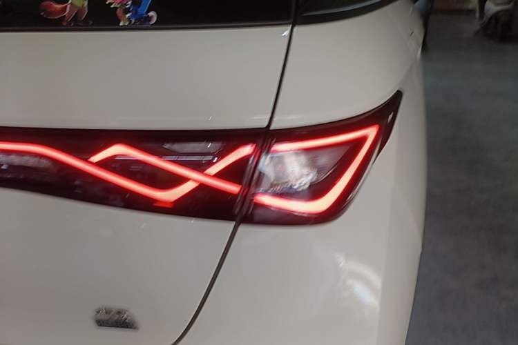 Used BYD Dolphin 2023 420 km Fashion Edition Right Rear Taillight