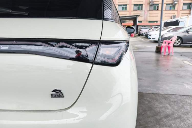 Used BYD Dolphin 2023 420 km Fashion Edition Right Rear Taillight