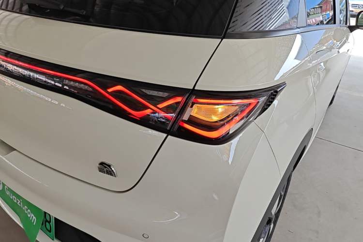 Used BYD Dolphin 2023 420 km Fashion Edition Right Rear Taillight