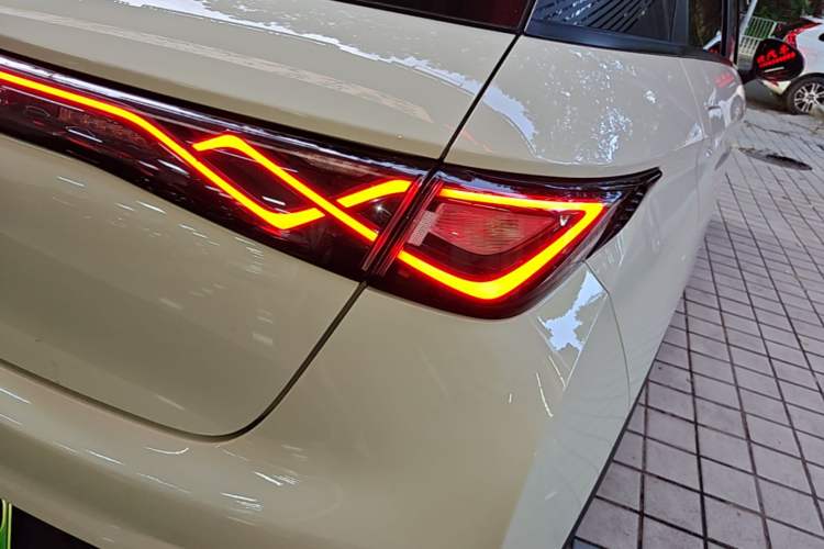 Used BYD Dolphin 2023 420 km Fashion Edition Right Rear Taillight