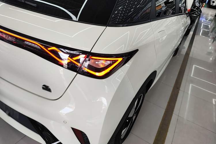 Used BYD Dolphin 2023 420 km Fashion Edition Right Rear Taillight