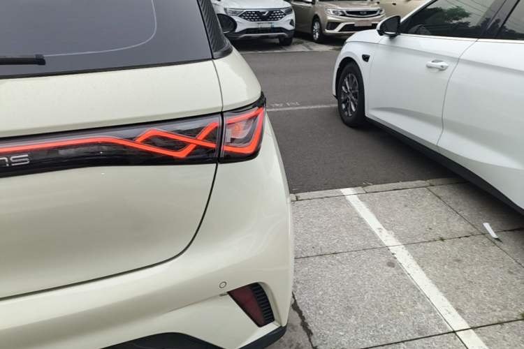 Used BYD Dolphin 2023 420 km Fashion Edition Right Rear Taillight